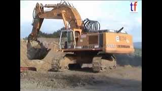 preview picture of video 'Liebherr R974B, Bypass / Ortsumgehung Mutlangen, Germany, 15.09.2004.'