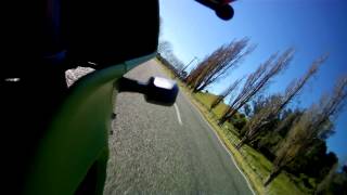 preview picture of video 'kawasaki zx7r and zx9r road run.'