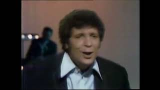 Tom Jones vibes to Toxicity and the Crowd Goes Wild