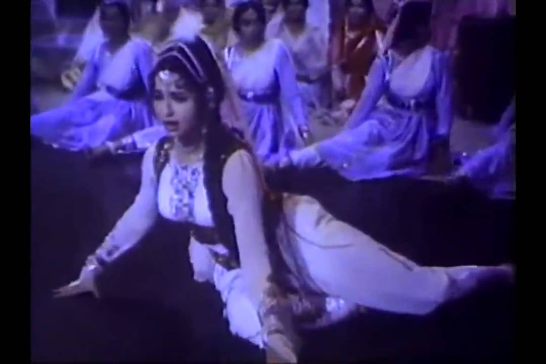 Kisi Se Na Kehna Lyrics  | Noor Jahan | Pradeep Kumar, Meena Kumari | Asha Bhosle | Rajesh Roshan