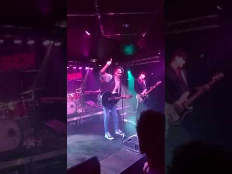 Per Persson och nya Packet kör Brooklandsvägen"