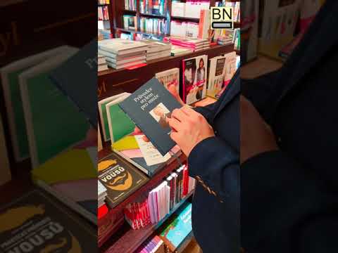 Barvič a Novotný - knihkupectví Brno - prodejna (výběr knihy - seznámení)