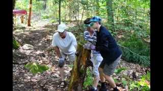 Les montagnais défrichent une partie du bois - SEMAINE 3 - ÉTÉ 2014