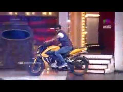 Dain in comedy circus