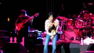 Faithfully - Arnel Pineda and Neal Schon @Katy Perry Live in Manila