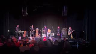 Glam Rock Bombshell: Mark Bolan’s Rare Praise for Ian Hunter Revealed in Mott the Hoople Tribute!