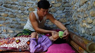 Download lagu Undeterred by the challenges, CEO Trieu Quyet took in and cared for a homeless elderly woman. mp3