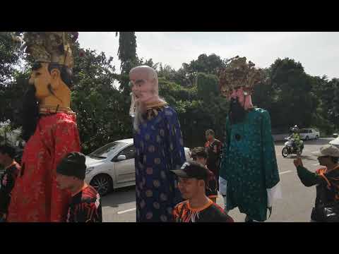 Fu, Lu, Shou: Excursão Cultural pela Feira do Templo