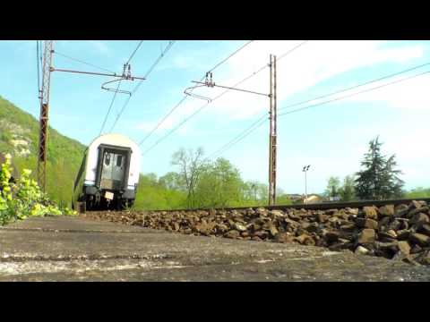 INTERCITY IN TRANSITO CON IL SALUTO DEL SIMPATICO MACCHINISTA A RIGOROSO.(AL) 15 - 4 - 2017