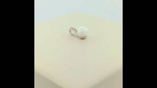 Přívěsek z bílého zlata, kulatý opál a zirkony 1,06g