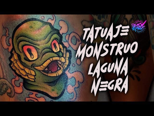 Vídeo relacionado con Black Lagoon Swim Team - Tatuaje tradicional vintage de terror Camiseta
