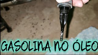 Gasolina Misturando Com óleo Do Motor Da Moto