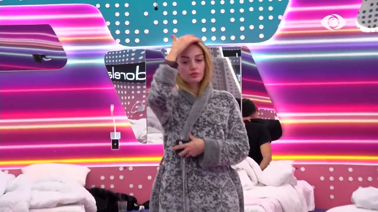 Selin kërcen nën ritmet e muzikës