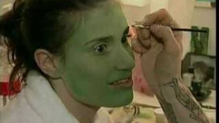 Idina Menzel becoming the green witch Elphaba
