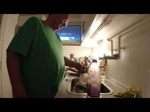 MongoTV_5238 - VASKER OP ONSDAG AFTEN OG BLANDER SAFTEVAND