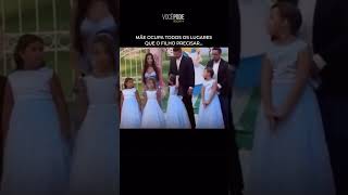 Ela Não Deixou a Filha Sozinha no Palco!