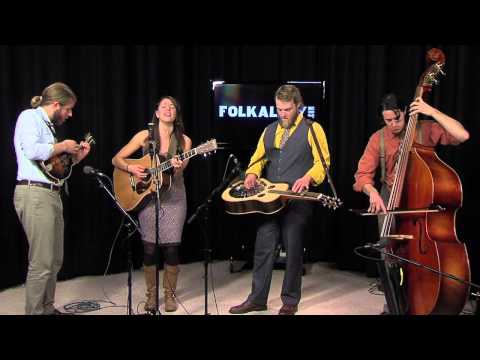 Folk Alley Sessions: Lindsay Lou & The Flatbellys - "Lemon Squeezy"