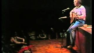 Tom Paxton - She Sits on the Table (Live 1981)