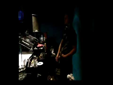 Bruce Gainsford AKA Styrafoamkid (Live with Guitar) playing at Ministry of Sound Jan 09 (4)