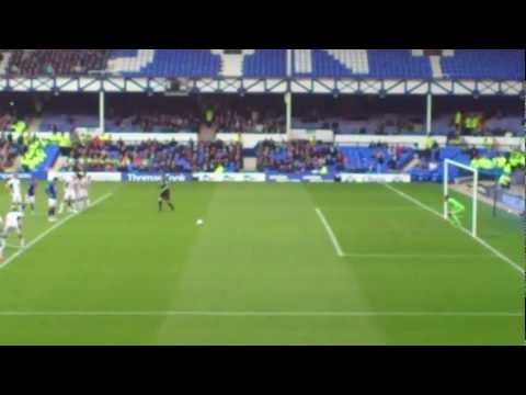 Nikica Jelavić Scores From The Spot For Everton Vs. Fulham.