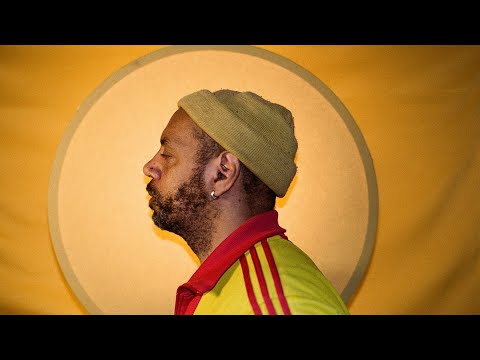 Pat Kalla chante" Y fait beau mon capitaine" avec Ebele rose Kalla, Live à France 3 .