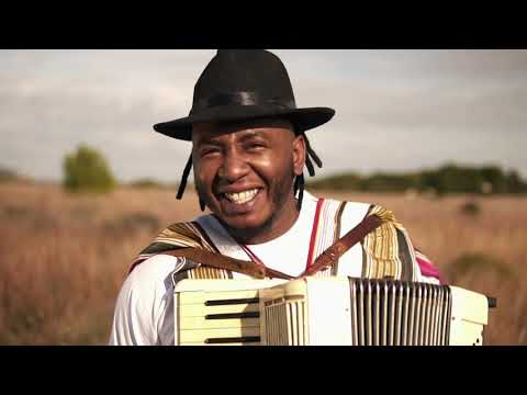 B.junior feat Hazolahy - Viavy rosy ( clip officiel )