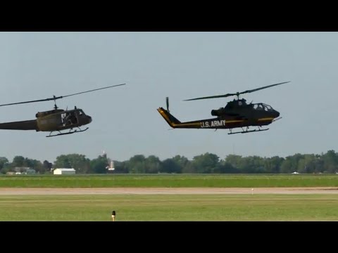 Bell AH-1 Cobra and UH-1 Iroquois | Flight demonstration
