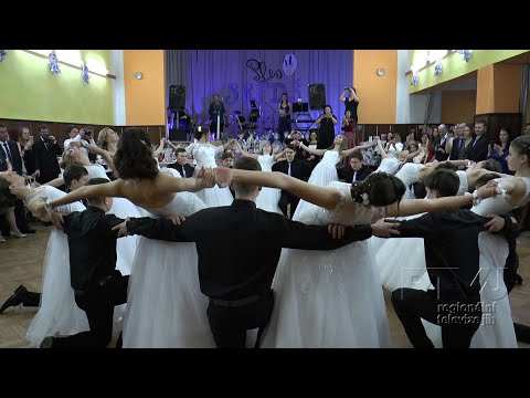 Žáci ZŠ Tvrdonice se rozloučili nádhernou polonézou