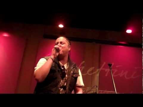 Damon Reel Performs Maybe Live at Spaghettinis
