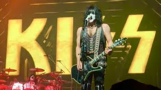 Heavens On Fire (LIVE) - KISS (End of the Road World Tour)