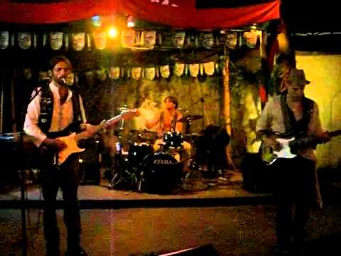 MAX ALOISI TRIO "PANDORA" - Beginning - (cover song) at Eastern Promise Jkt 6 March 2010.flv