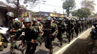 Download lagu TNI Batujajar Merinding  Bernyanyi Sambil jalan kaki mp3