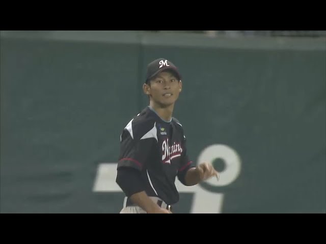 【8回裏】ファウルボールすら逃さないマリーンズ・荻野貴の守備範囲!! 2015/8/22 L-M