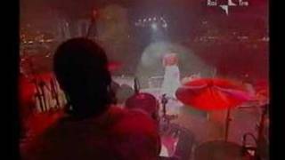 06. Kiss me on my Neck - Erykah Badu Live in Rome