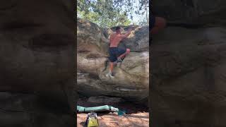 Video thumbnail de Le Surplomb, 5a. Fontainebleau