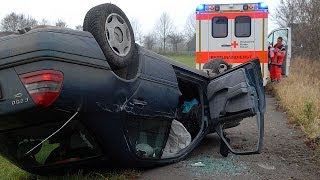preview picture of video 'Korbach: Autofahrerin überschlägt sich nach Zuckerschock mit Benz'