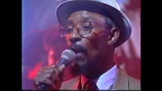 LINTON KWESI JOHNSON  &quot; Mi Revalueshanary Fren&quot; LIVE TV 1996