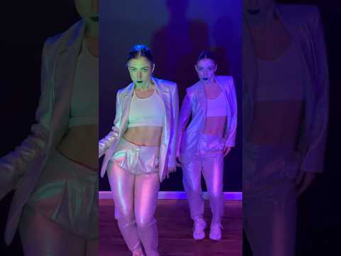 🤍🤍 Music: ​⁠Dyggz / Choreo: Us #dance #identical #twins #shorts