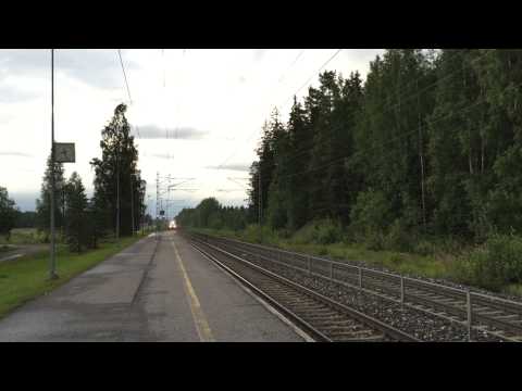 [VR] InterCity nr. 90 from Jyväskylä to Helsinki passing Nuppulinna at high speed.