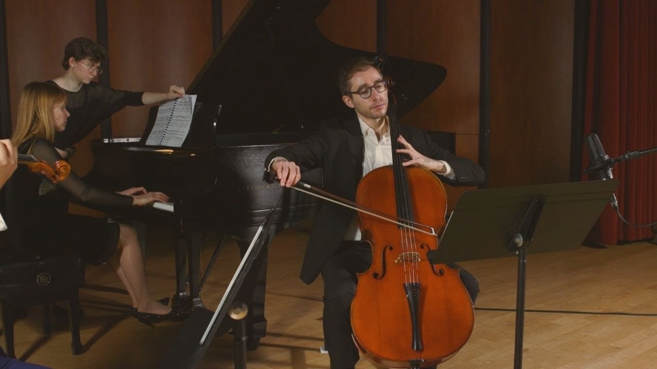 Vijay Gupta performing on Stage