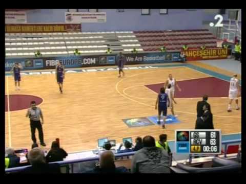 Ros Casares, acciones y falta a Laia en el tramo final.