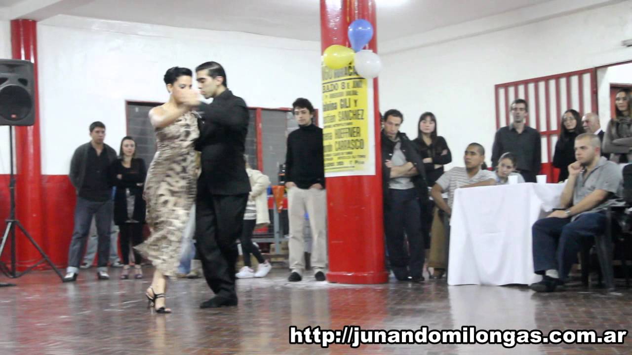 Jimena Hoeffner y Fernando Carrasco en el Club Atlético Milonguero (Tango)