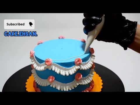 The idea of ​​decorating an attractive girl's cake with happy blue and pink colors is easy