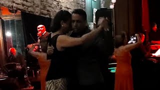 Noelia Benz y Leonardo Bauza. Remembranzas (Los Reyes del Tango) La Osvalda 17nov2022 (2-2)