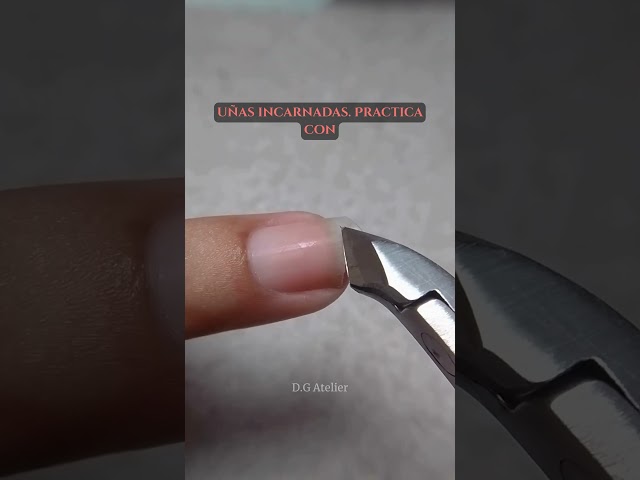 Vídeo relacionado con Kit Manicura Profesional 26 Piezas Set de Manicura y Pedicura Kit Inoxidable Completo Estuche Manicura Mujer Hombre Corta Uñas Adulto con Alicate Cortauñas Alicates Uñas Pies Tijeras Cortar | Negro