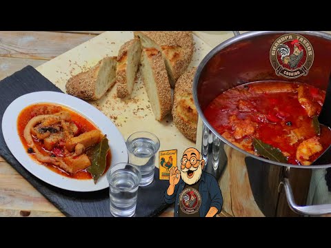 Σουπιές με μελωμένη σάλτσα ντομάτας