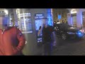„Jste bezcenná košťata“ křičel mladík na strážníky „Jste bezcenná košťata“ křičel mladík na strážníky