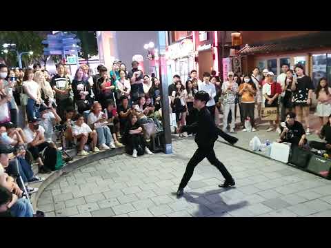 [STREET ARTIST] YU KAGAWA, HYOJIN & YOUNGWON. INTERACTIVE HONGDAE BUSKING. 230712.