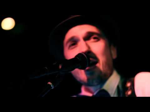 The Long Straws performing Gangsters Paradise- Available from AliveNetwork.com