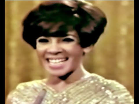 Shirley Bassey - GOLDFINGER  / Typically English (1967 TV Special)